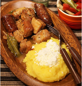 Carne la garnita cu mamaliguta