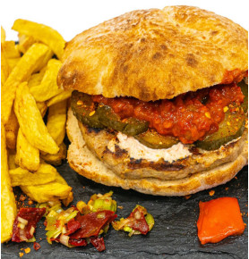 Pleskavita Sarbeasca cu cartofi copti facuti in casa